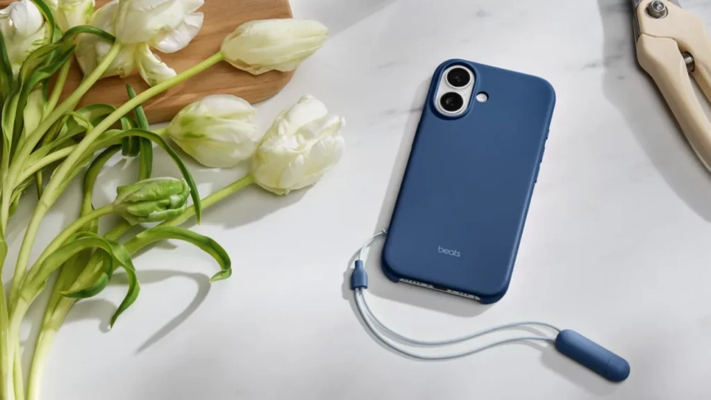 Beats iPhone 17 Kickstand Case