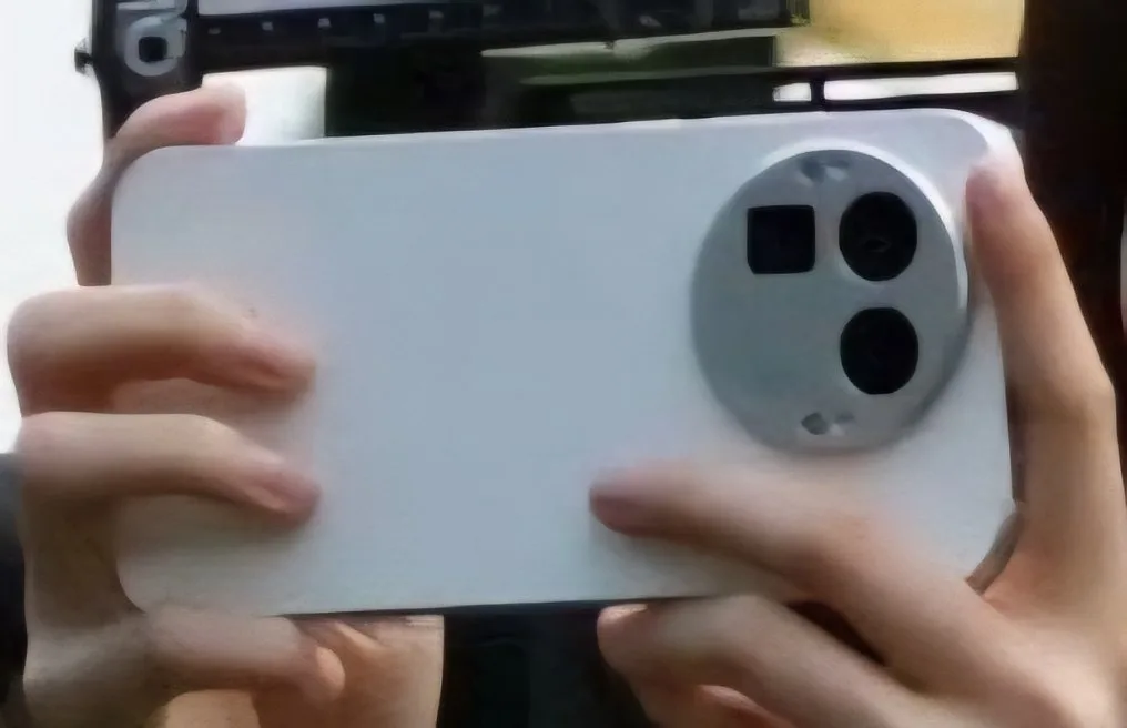 Realme GT 8 Pro Source image 3